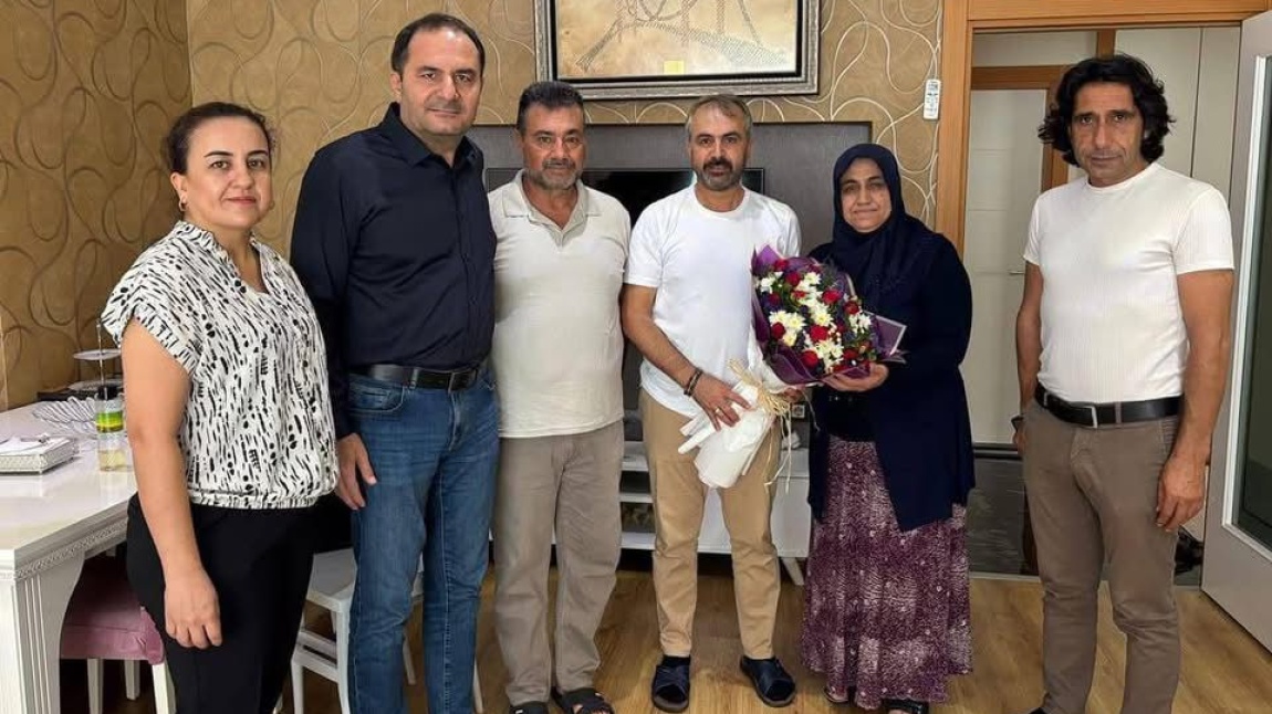 15 TEMMUZ DEMOKRASİ VE MİLLİ BİRLİK GÜNÜ KAPSAMINDA KAHRAMAN ŞEHİDİMİZ YUNUS UĞUR UN AİLESİNE ZİYARET ETTİK.